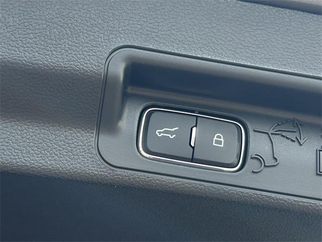 new 2025 Ford Explorer car