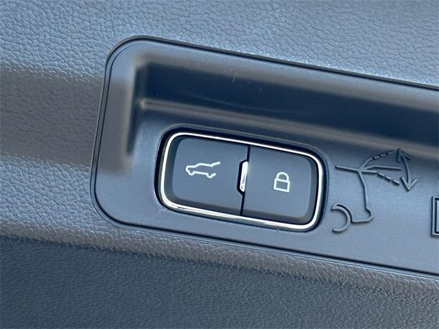 new 2025 Ford Explorer car