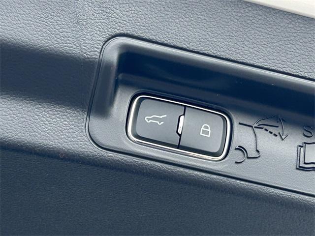 new 2025 Ford Explorer car