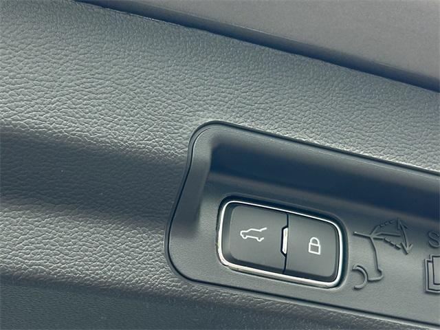 new 2025 Ford Explorer car