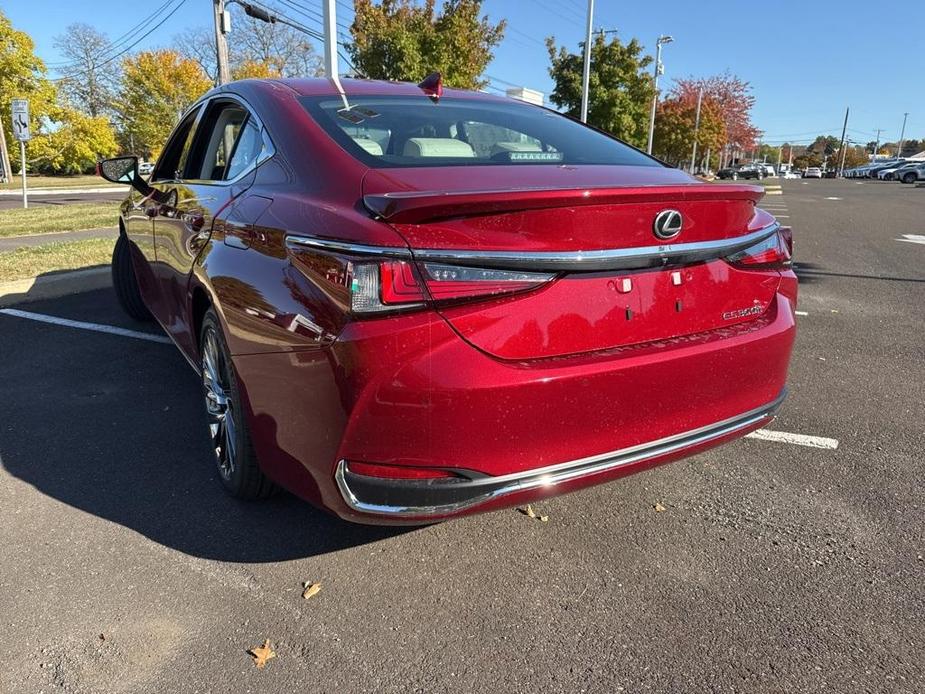 new 2025 Lexus ES 300h car, priced at $54,014