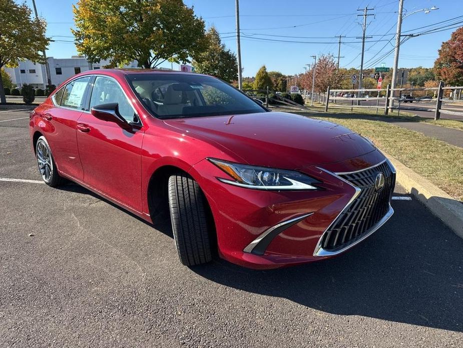 new 2025 Lexus ES 300h car, priced at $54,014