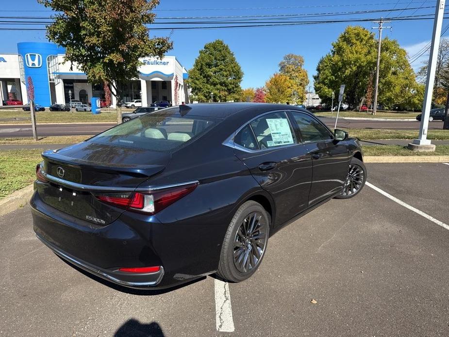 new 2025 Lexus ES 300h car, priced at $56,764