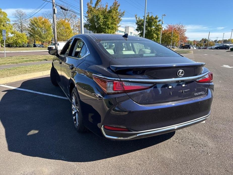 new 2025 Lexus ES 300h car, priced at $56,764