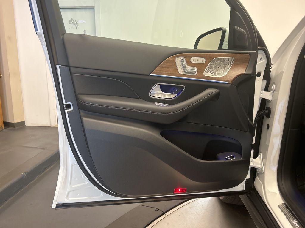 new 2026 Mercedes-Benz GLS 450 car, priced at $92,300