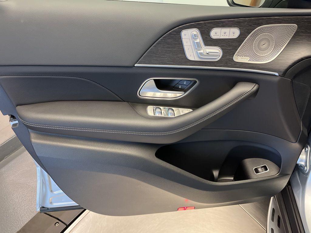 new 2026 Mercedes-Benz GLS 450 car, priced at $92,595