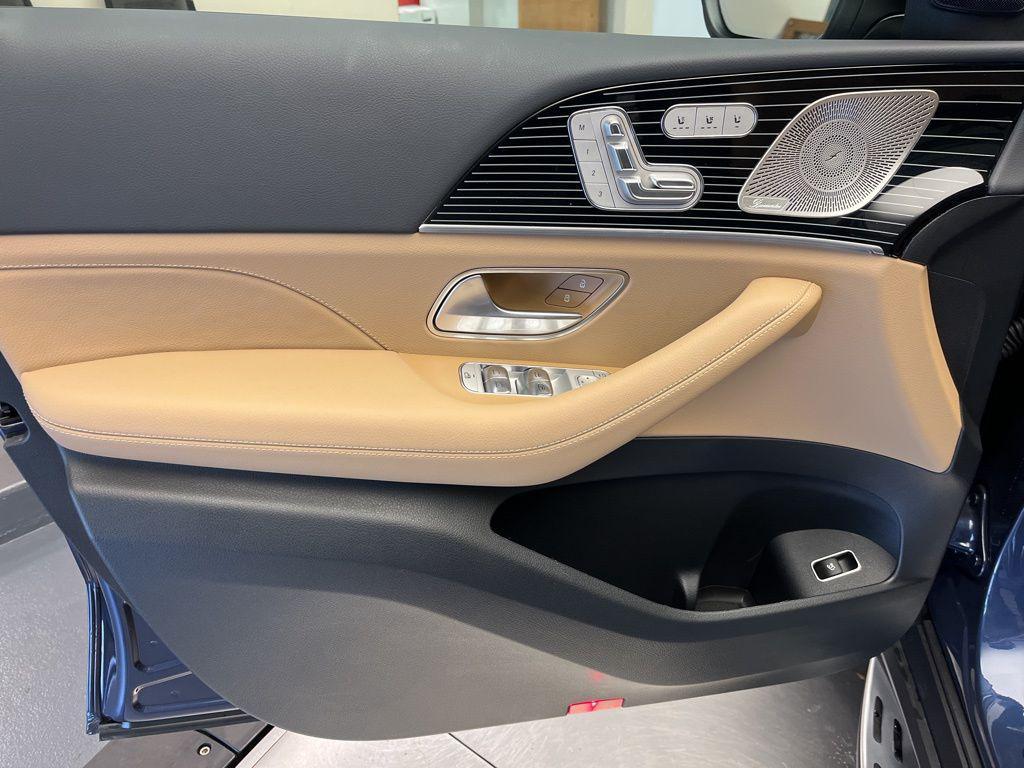 new 2026 Mercedes-Benz GLS 580 car, priced at $121,420