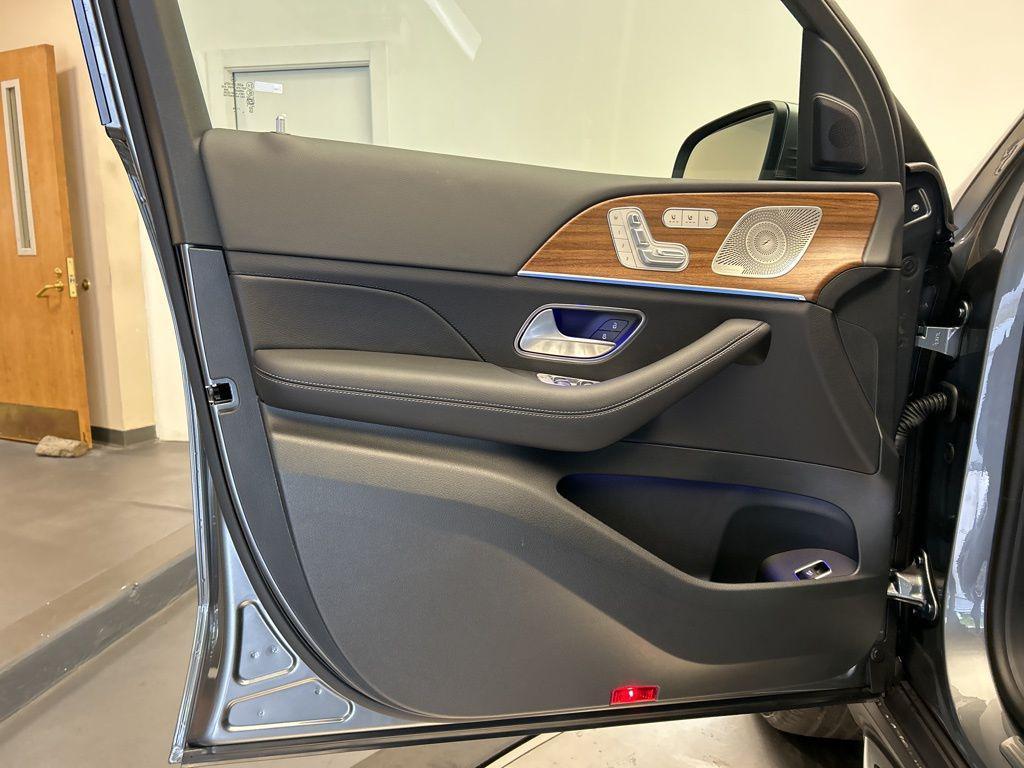 new 2026 Mercedes-Benz GLS 580 car, priced at $119,050