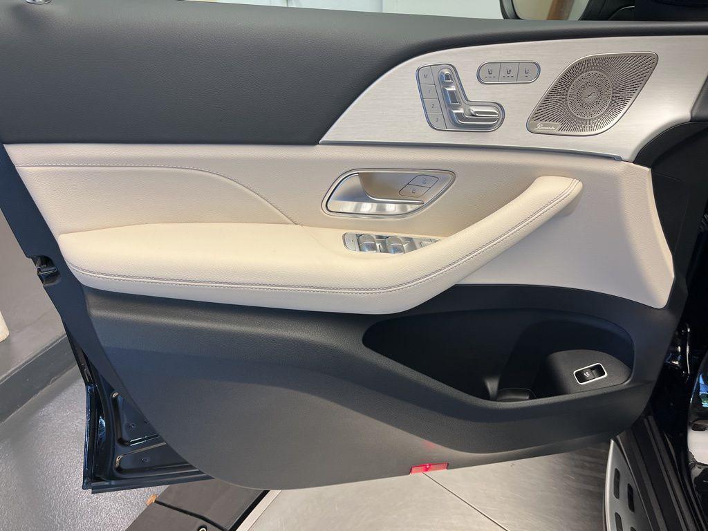 new 2026 Mercedes-Benz GLS 450 car, priced at $92,435