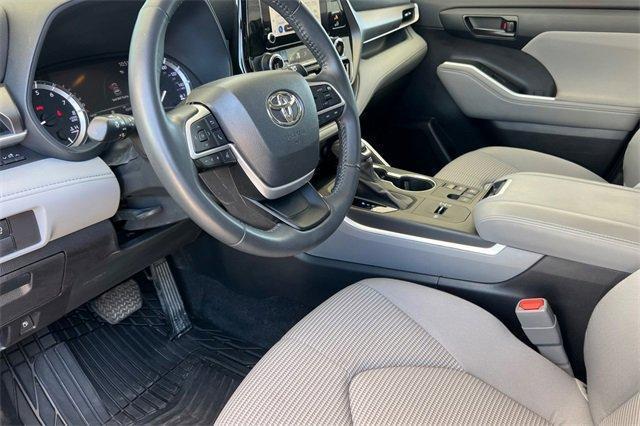 used 2023 Toyota Highlander car, priced at $30,978