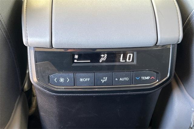 used 2023 Toyota Highlander car, priced at $35,966