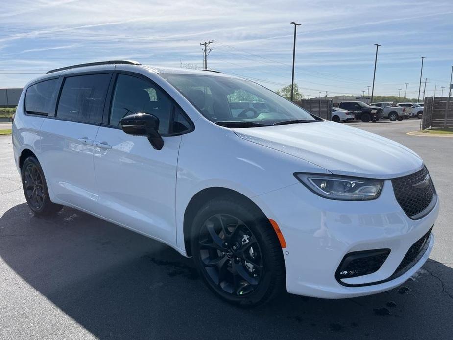 new 2024 Chrysler Pacifica car, priced at $42,869