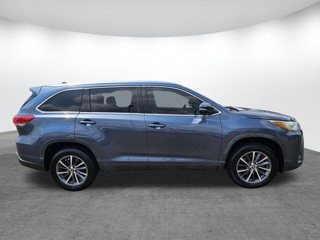 used 2019 Toyota Highlander car, priced at $21,900
