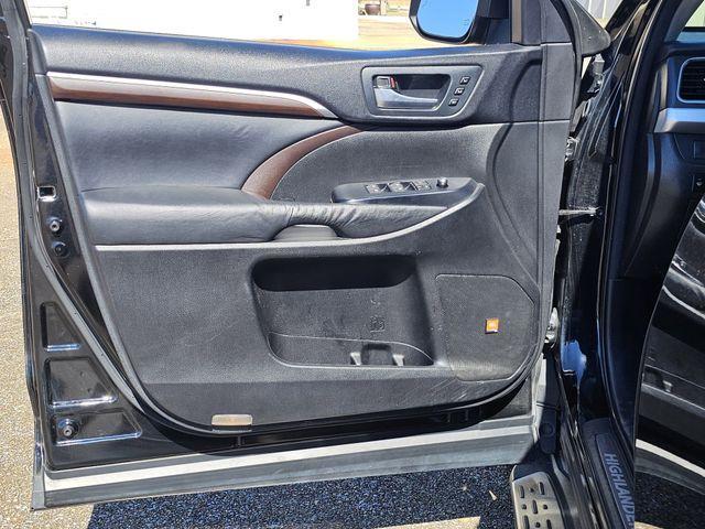 used 2015 Toyota Highlander car, priced at $11,500