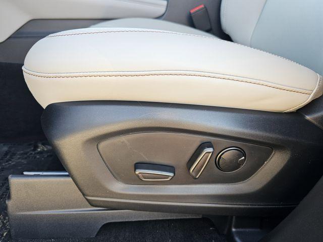new 2025 Ford Explorer car, priced at $43,221