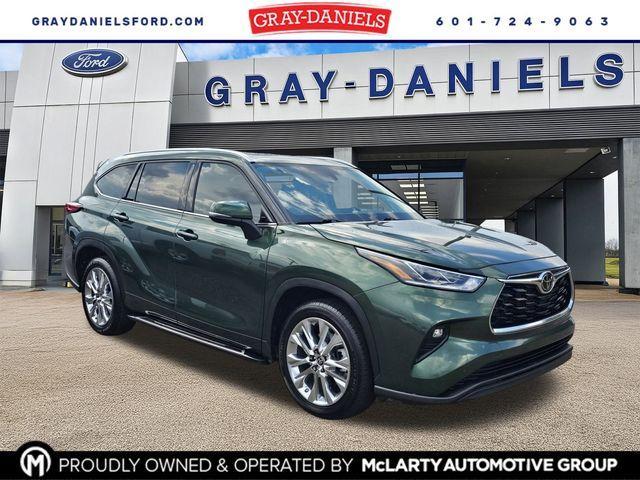 used 2023 Toyota Highlander car, priced at $37,700