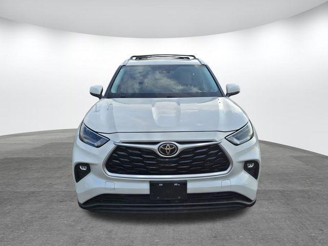 used 2021 Toyota Highlander car, priced at $26,000