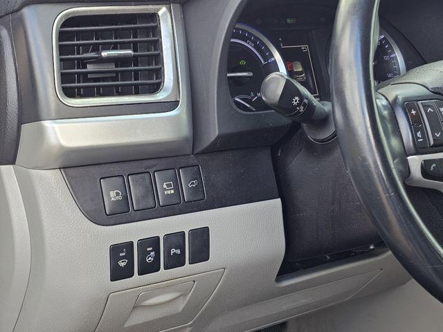 used 2018 Toyota Highlander Hybrid car, priced at $19,400