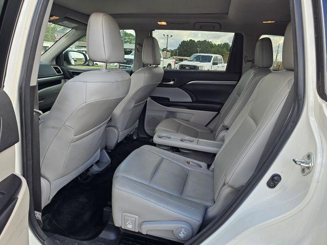 used 2018 Toyota Highlander Hybrid car, priced at $19,400