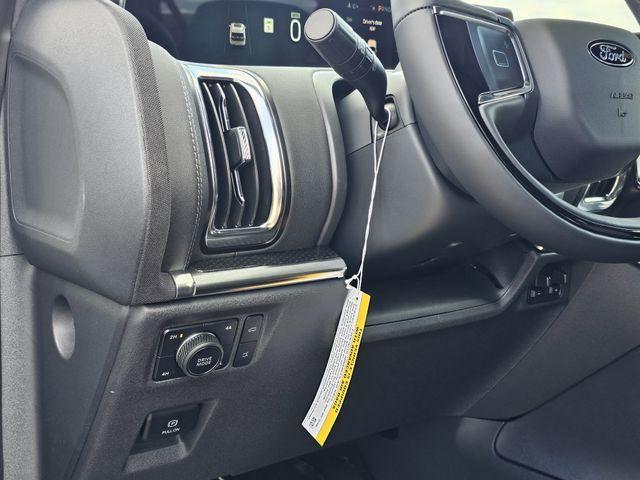 new 2025 Ford Expedition car, priced at $80,969