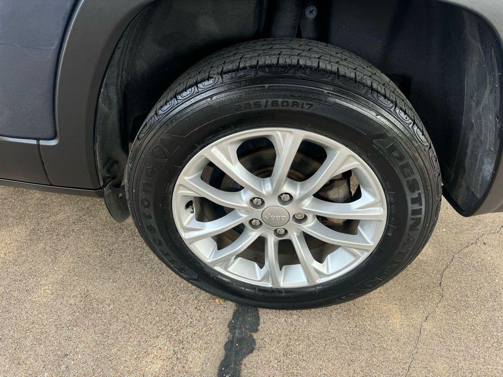 used 2020 Jeep Cherokee car, priced at $13,975