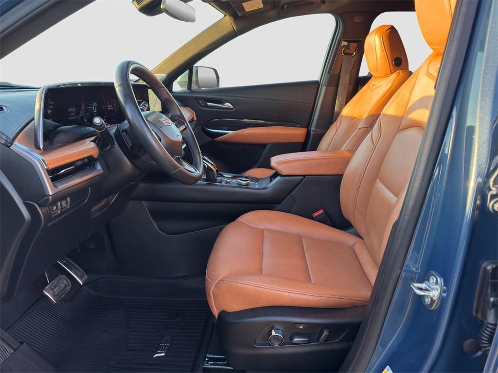 used 2024 Cadillac XT4 car, priced at $35,992