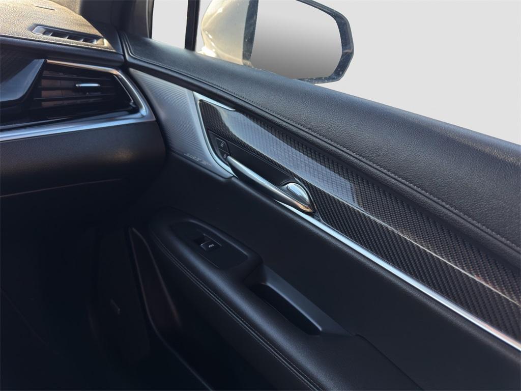 used 2024 Cadillac XT6 car, priced at $46,859