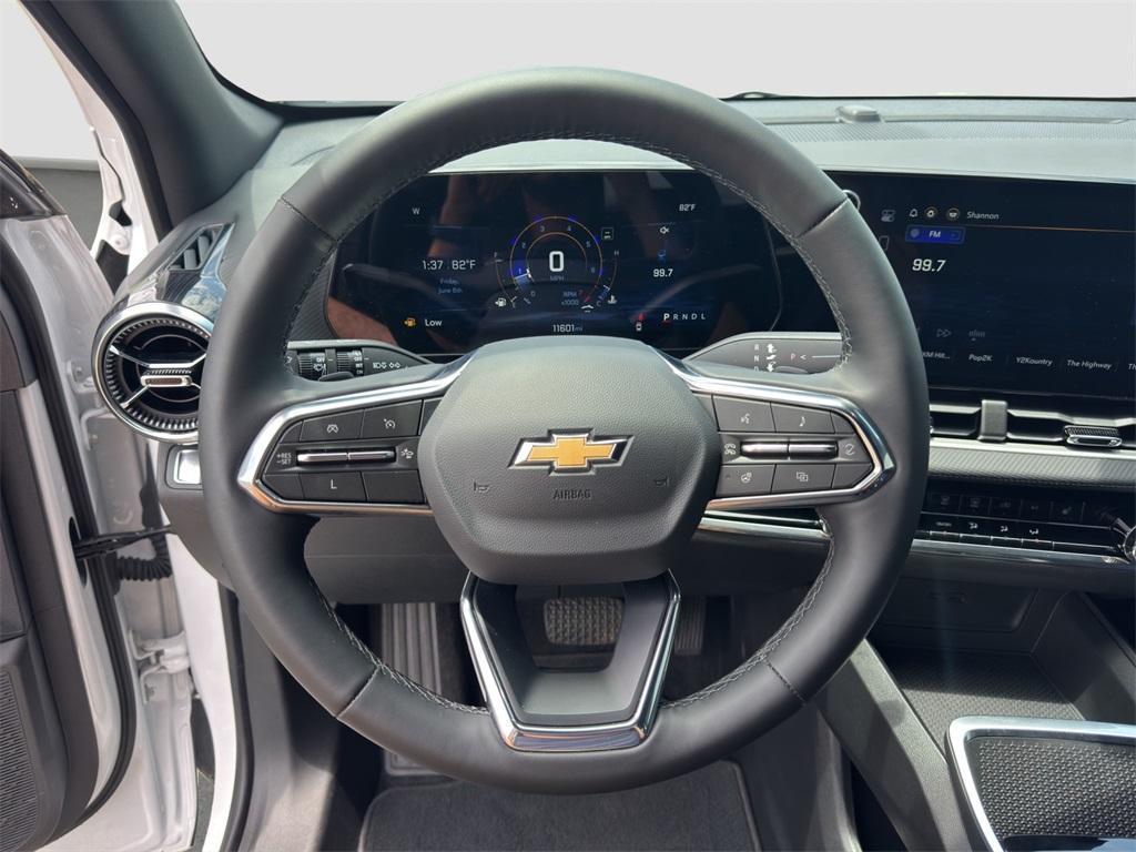 used 2025 Chevrolet Equinox car, priced at $27,292