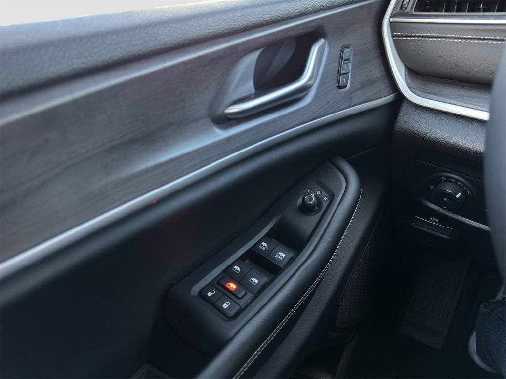 used 2023 Jeep Grand Cherokee car, priced at $27,853