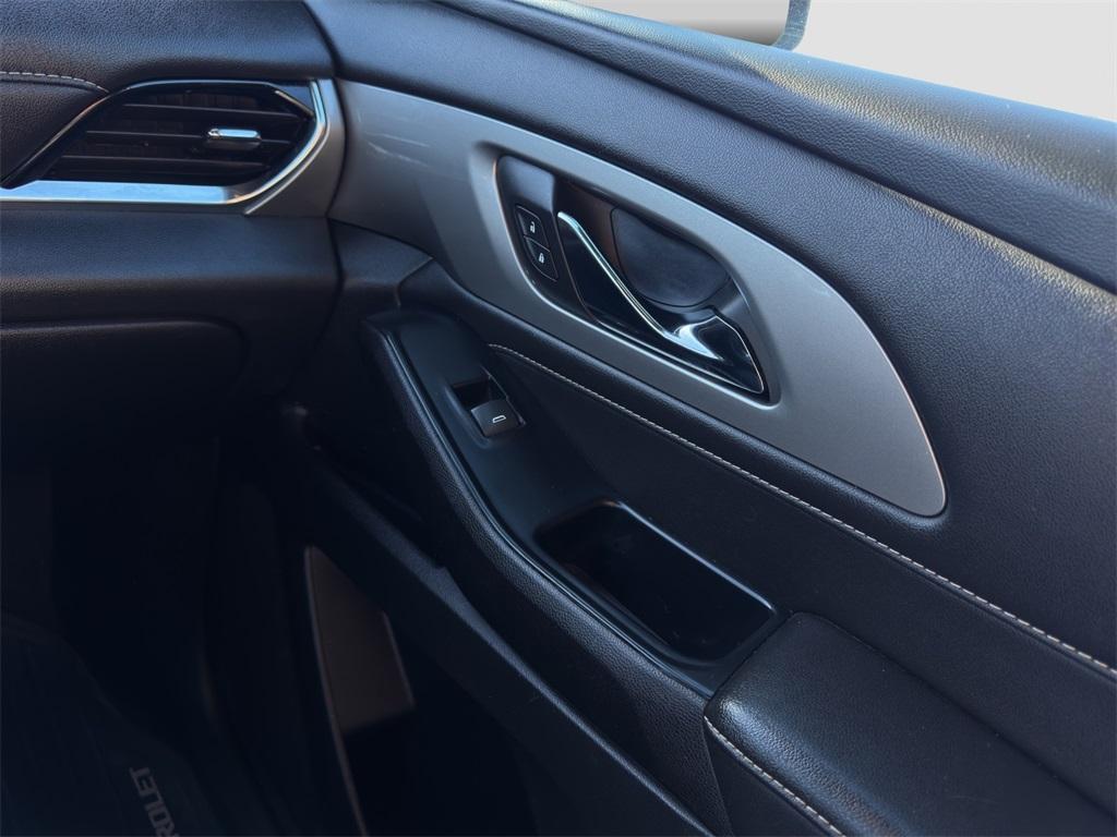 used 2023 Chevrolet Traverse car, priced at $25,297