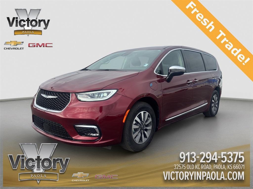 used 2023 Chrysler Pacifica Hybrid car, priced at $32,602