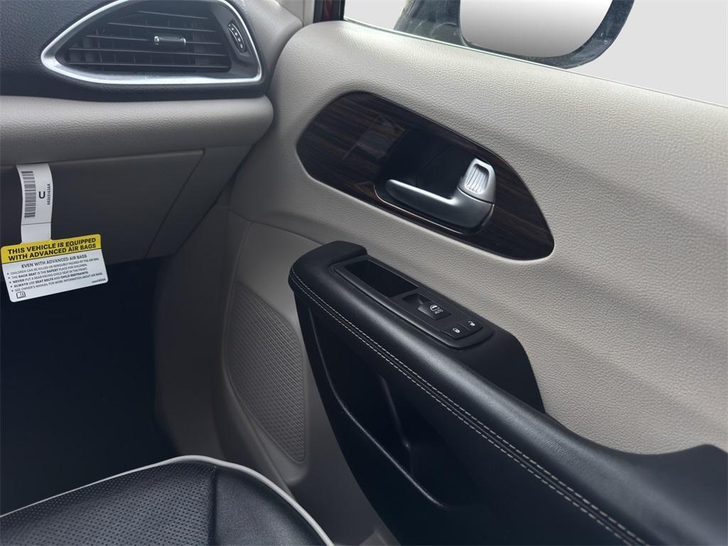 used 2023 Chrysler Pacifica Hybrid car, priced at $32,602