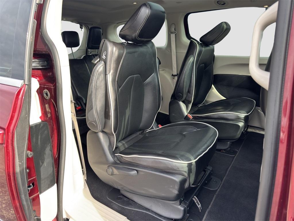 used 2023 Chrysler Pacifica Hybrid car, priced at $32,602