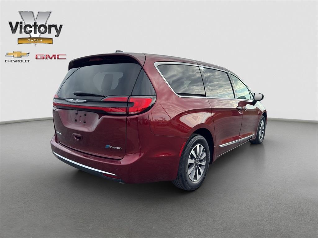 used 2023 Chrysler Pacifica Hybrid car, priced at $32,602