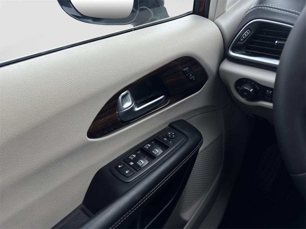 used 2023 Chrysler Pacifica Hybrid car, priced at $32,602