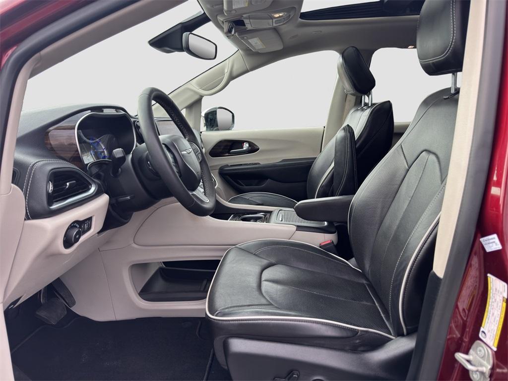 used 2023 Chrysler Pacifica Hybrid car, priced at $32,602