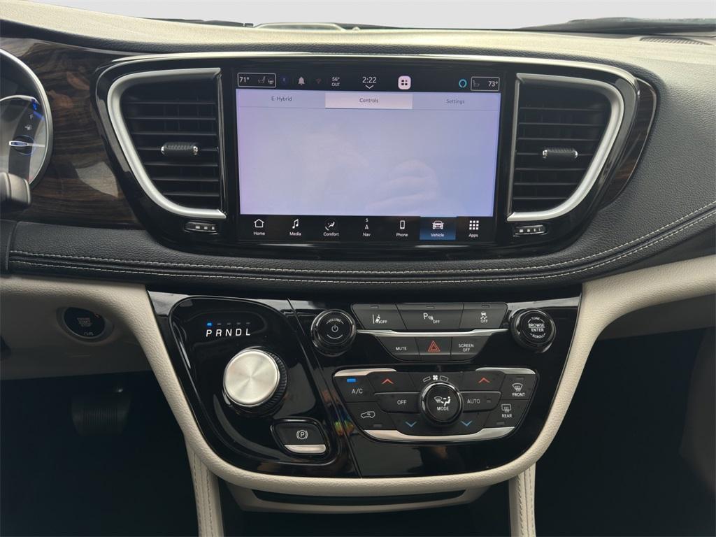 used 2023 Chrysler Pacifica Hybrid car, priced at $32,602