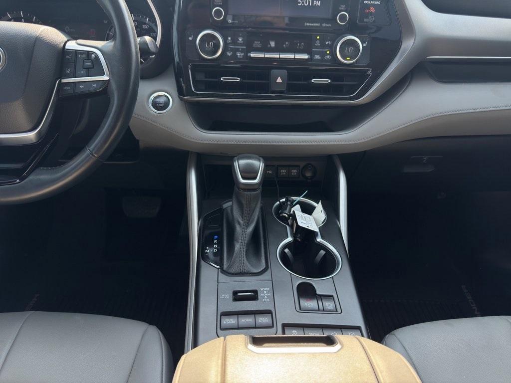 used 2021 Toyota Highlander car, priced at $35,369