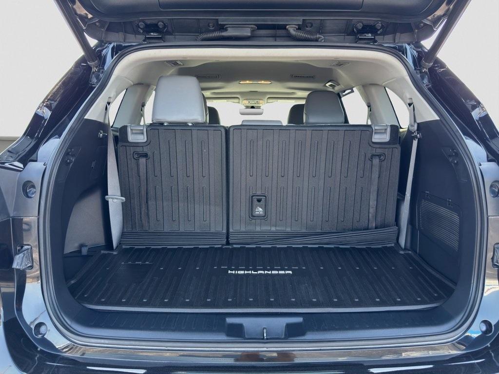 used 2021 Toyota Highlander car, priced at $35,369