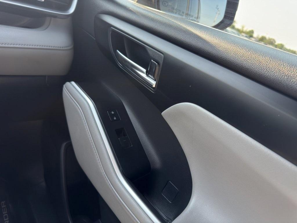 used 2021 Toyota Highlander car, priced at $35,369