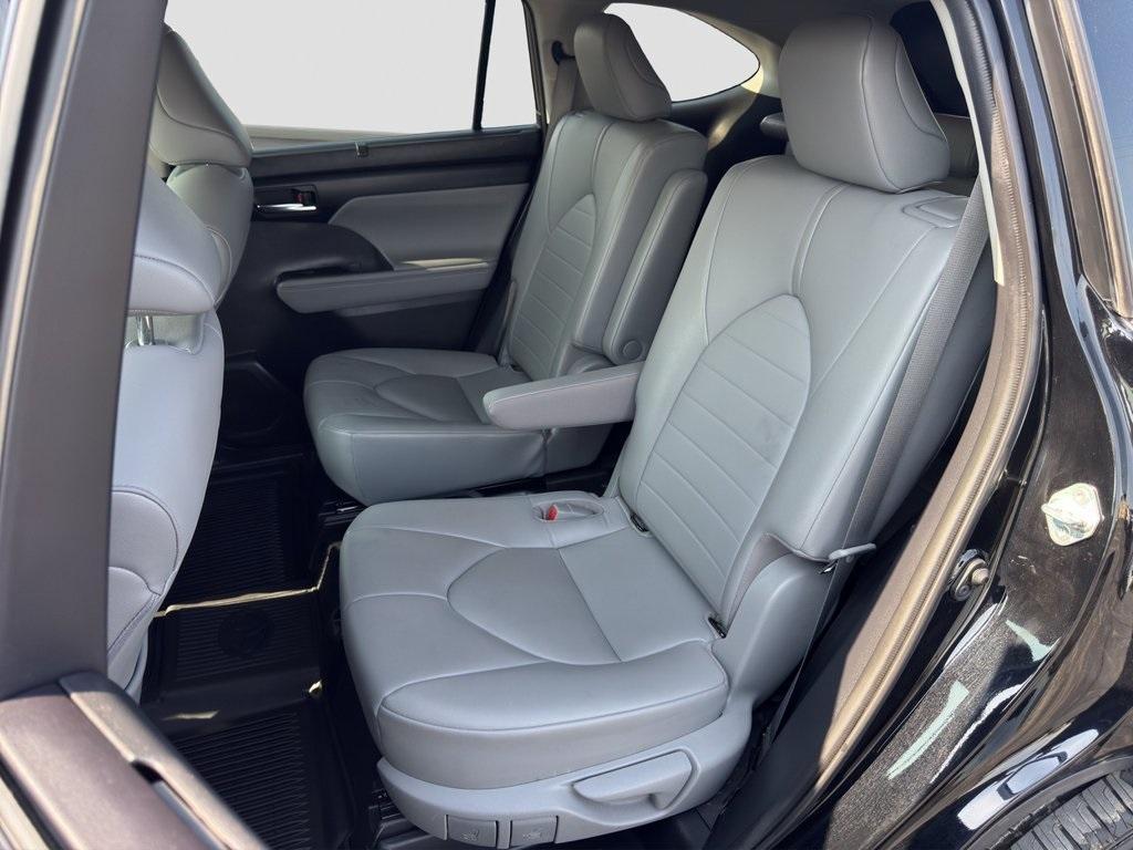 used 2021 Toyota Highlander car, priced at $35,369