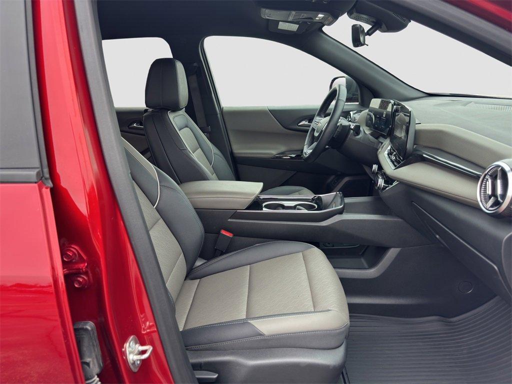 used 2025 Chevrolet Equinox car, priced at $23,934