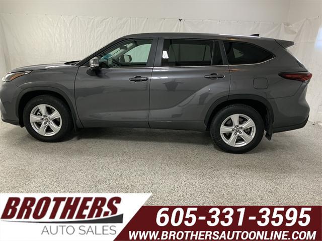 used 2024 Toyota Highlander car, priced at $39,990