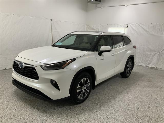 used 2021 Toyota Highlander Hybrid car, priced at $33,990