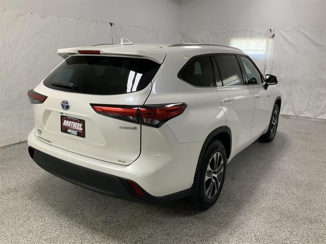 used 2021 Toyota Highlander Hybrid car, priced at $33,990