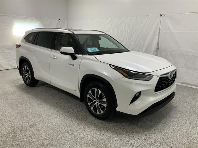 used 2021 Toyota Highlander Hybrid car, priced at $33,990