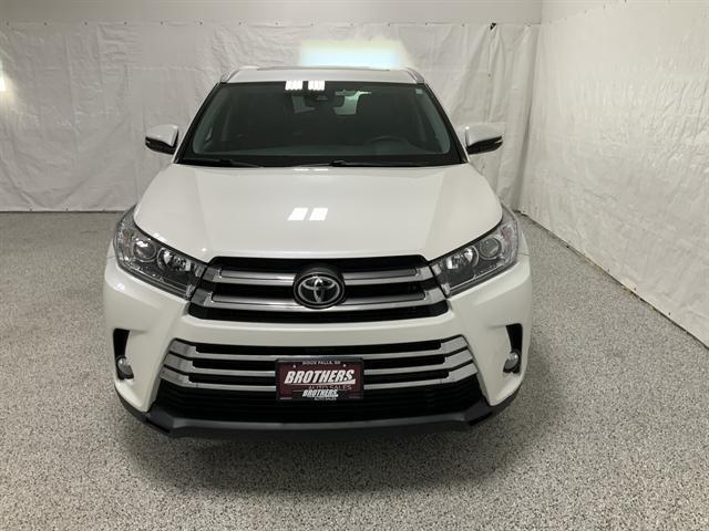 used 2019 Toyota Highlander car, priced at $27,990