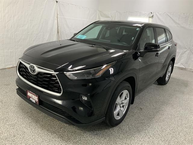 used 2024 Toyota Highlander car, priced at $39,990