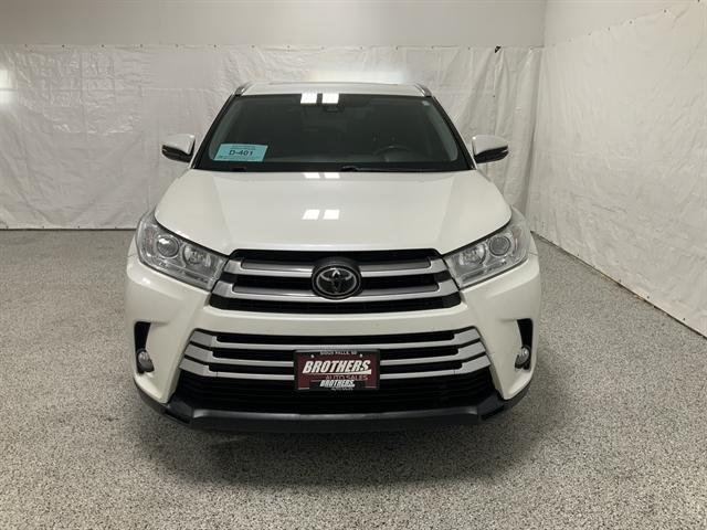 used 2019 Toyota Highlander car, priced at $27,490