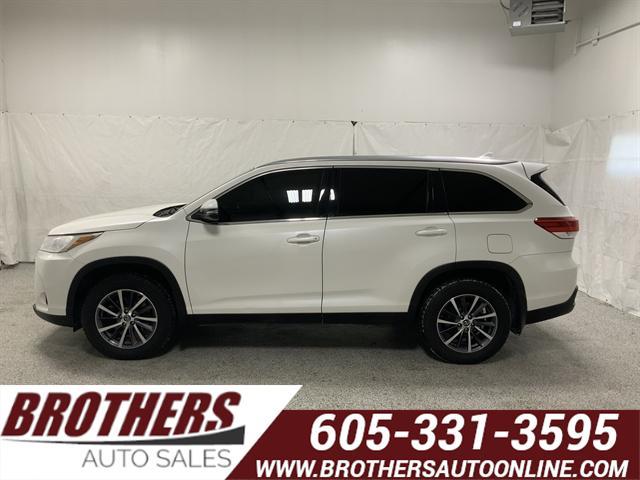 used 2019 Toyota Highlander car, priced at $27,490